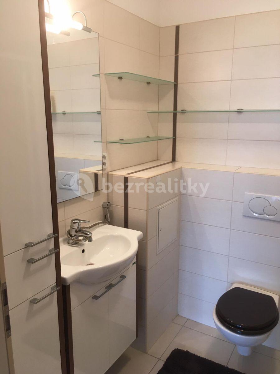 Small studio flat to rent, 28 m², Kovařovicova, Brno, Jihomoravský Region