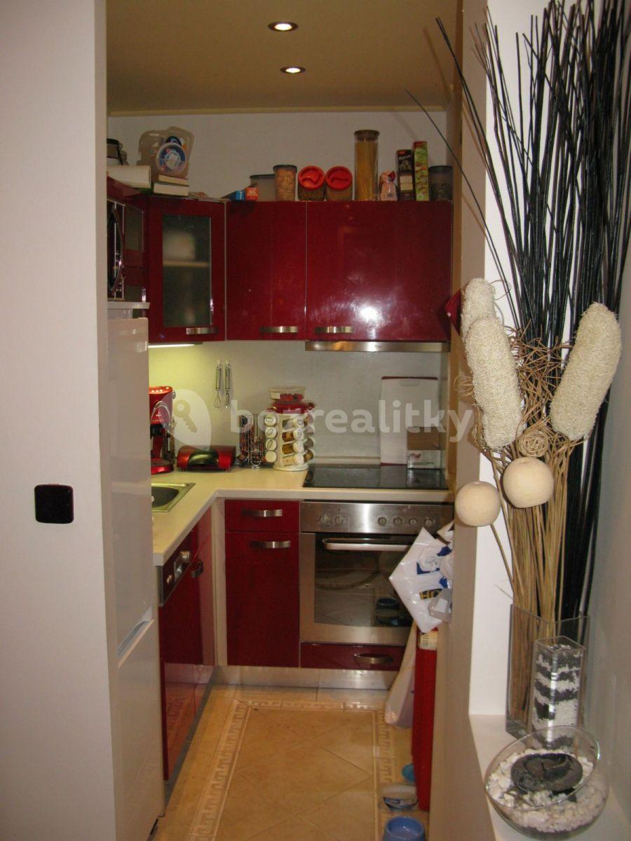 Studio flat to rent, 30 m², Milevská, Prague, Prague