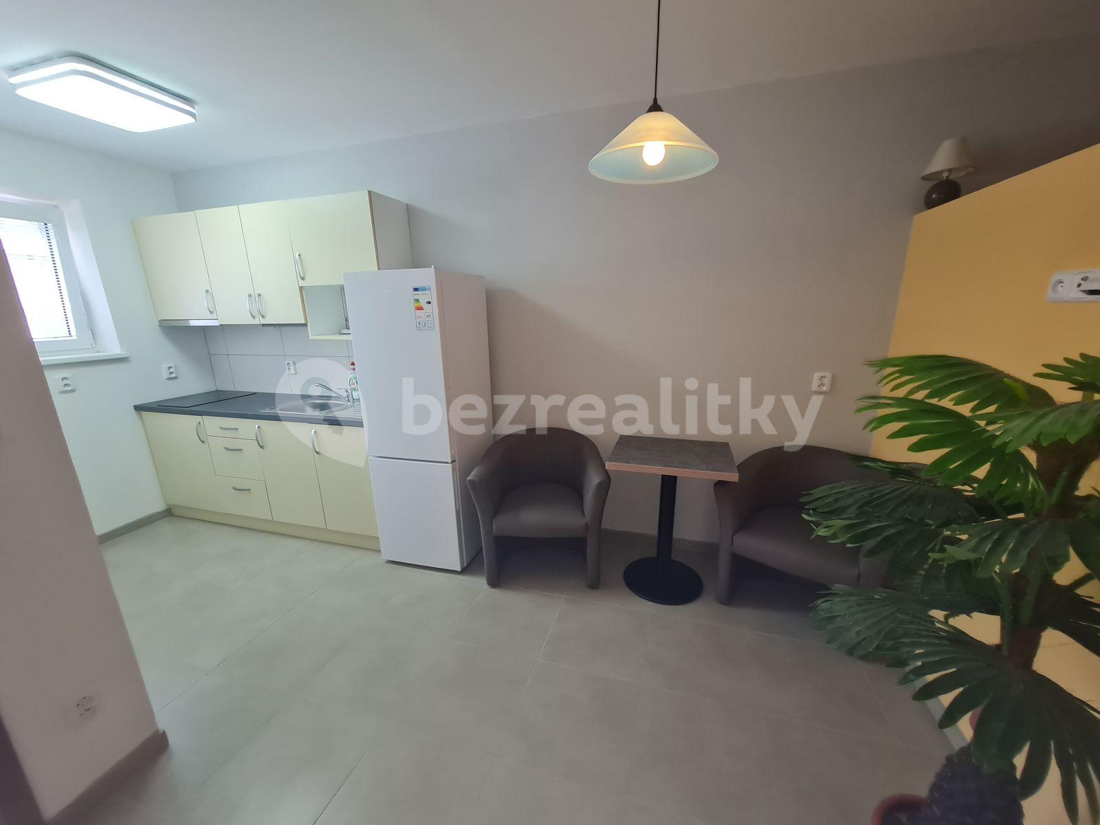 Studio flat to rent, 40 m², K Letišti, Znojmo, Jihomoravský Region