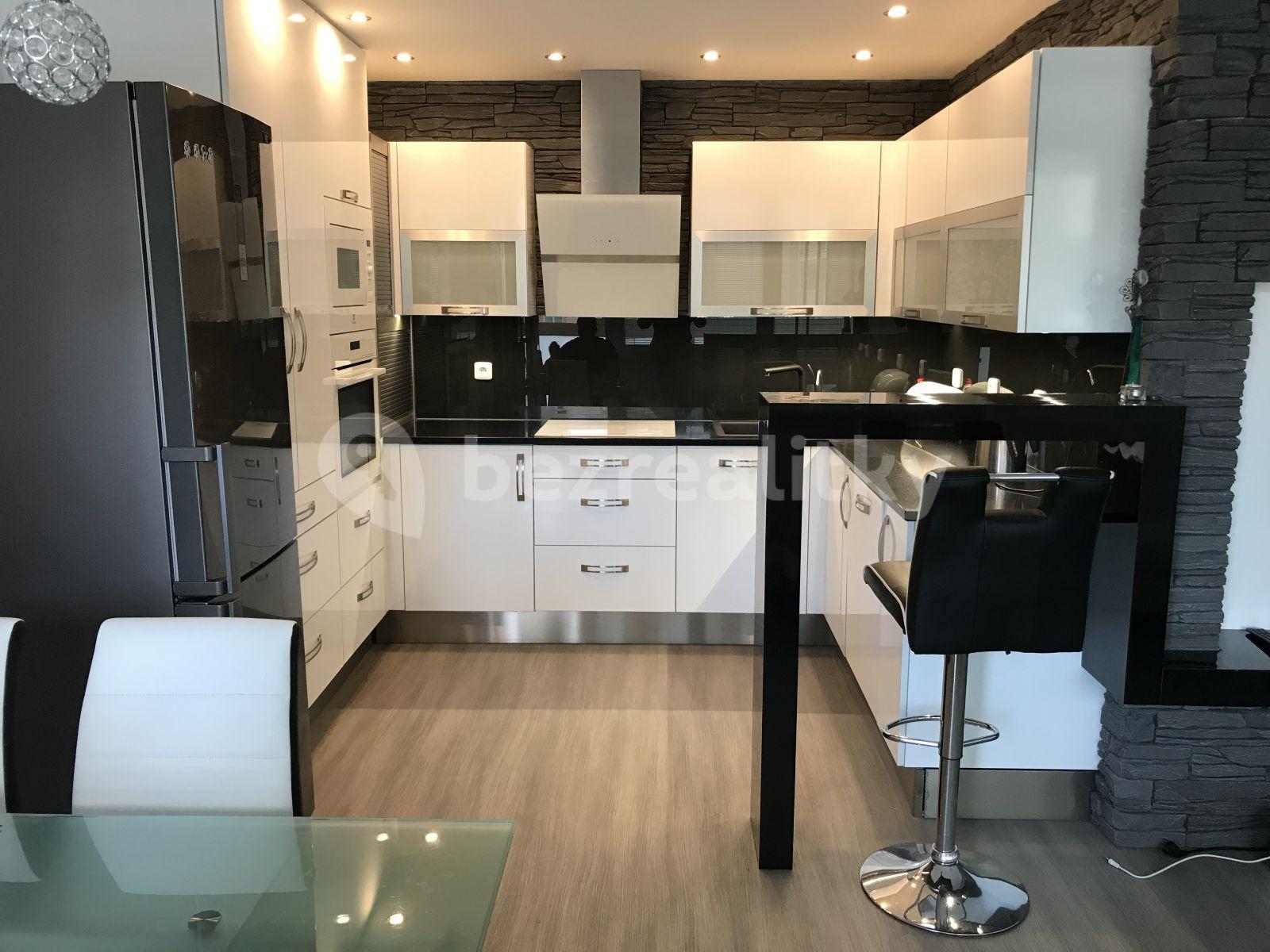 3 bedroom with open-plan kitchen flat to rent, 86 m², Vršovická, Prague, Prague