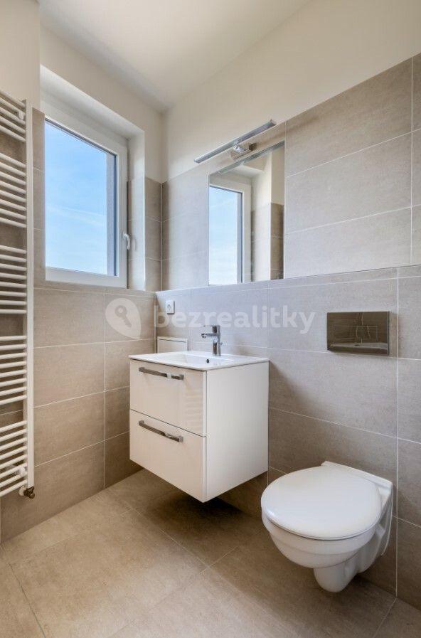 Studio flat to rent, 41 m², Československého exilu, Prague, Prague