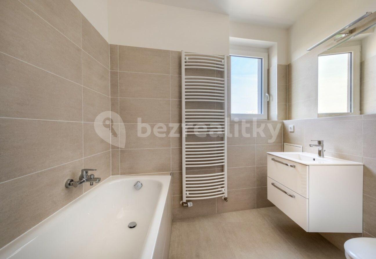 Studio flat to rent, 41 m², Československého exilu, Prague, Prague