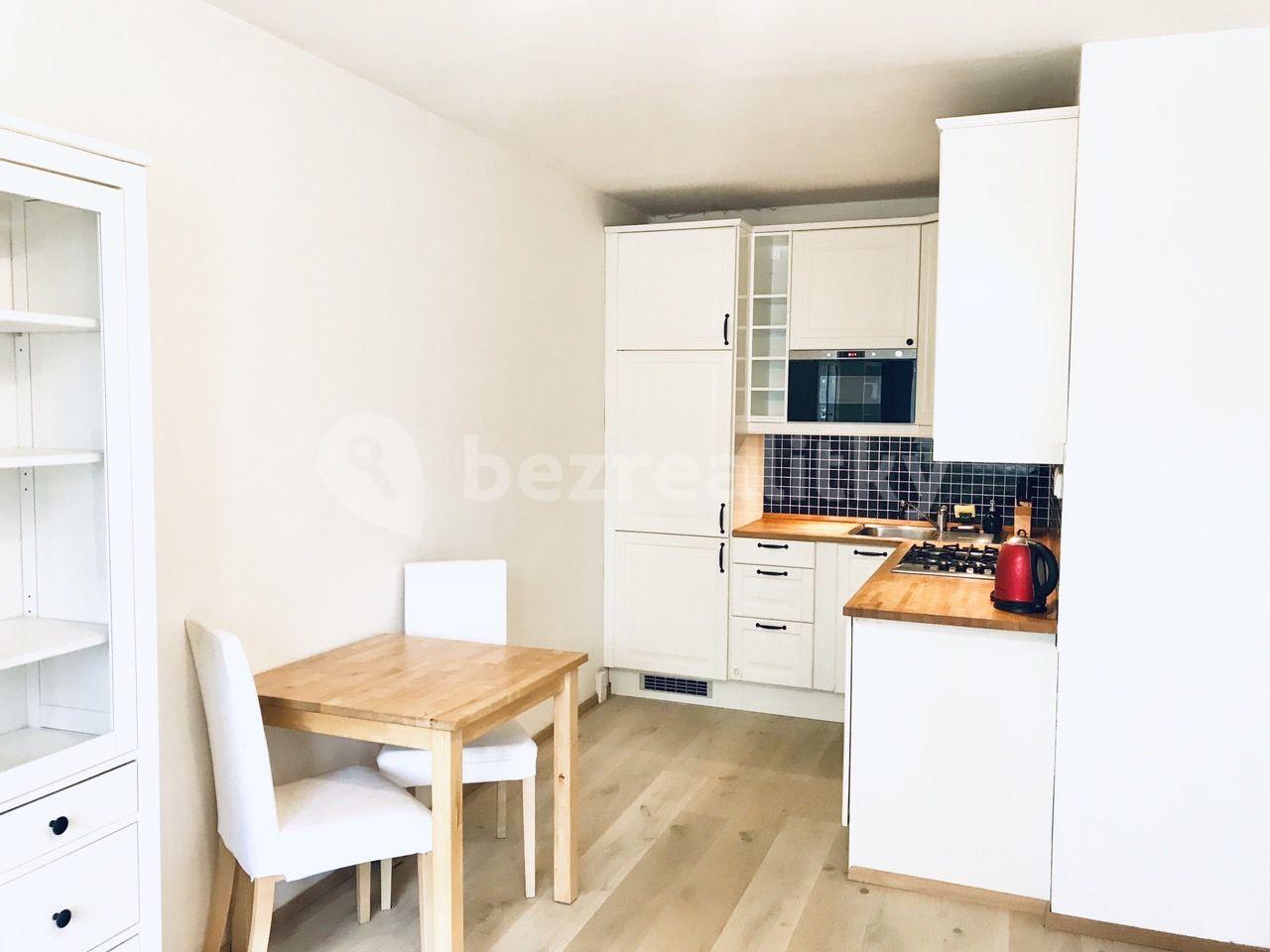 1 bedroom with open-plan kitchen flat to rent, 42 m², Křenická, Prague, Prague