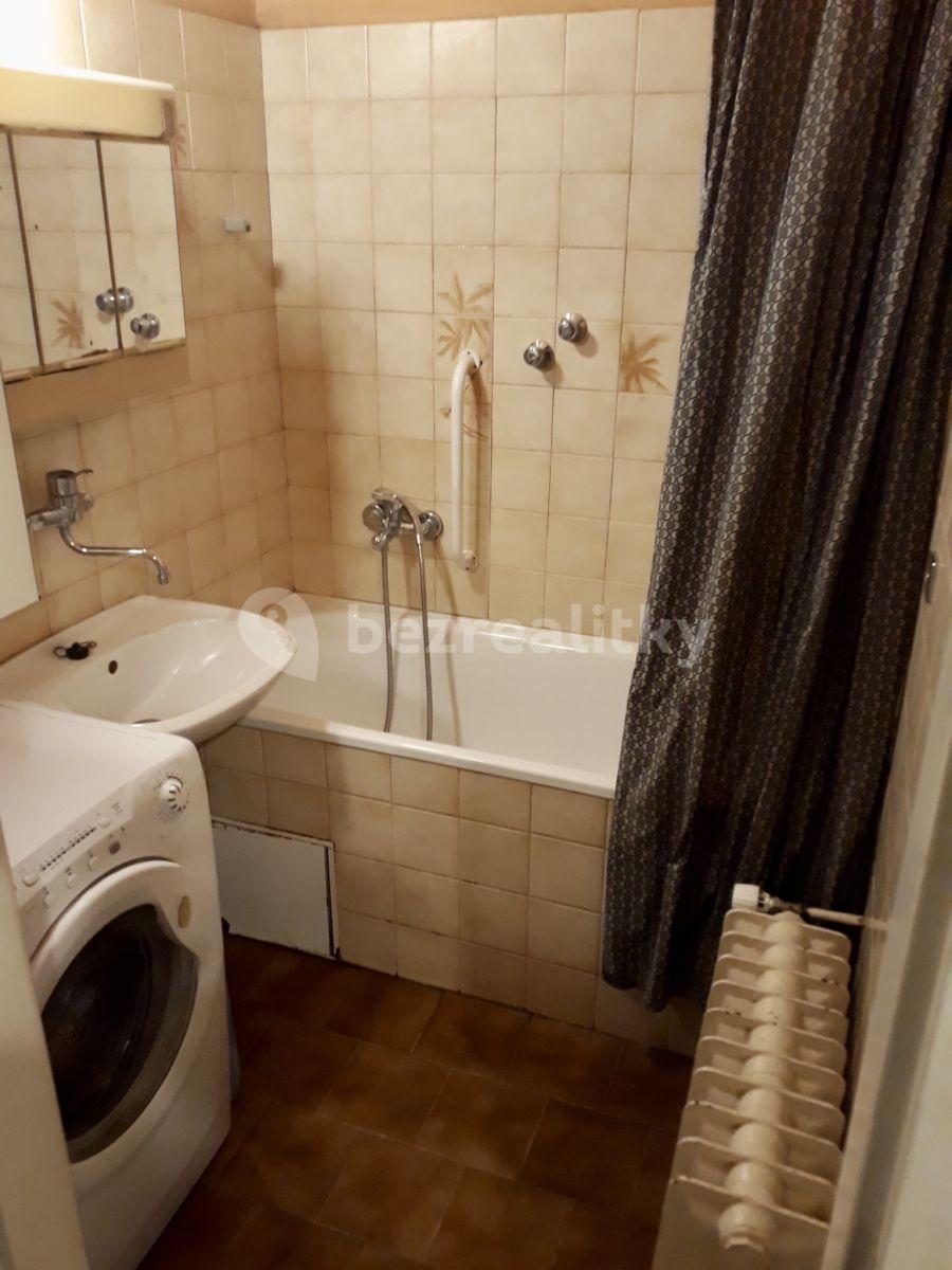 2 bedroom flat to rent, 64 m², Lucemburská, Prague, Prague