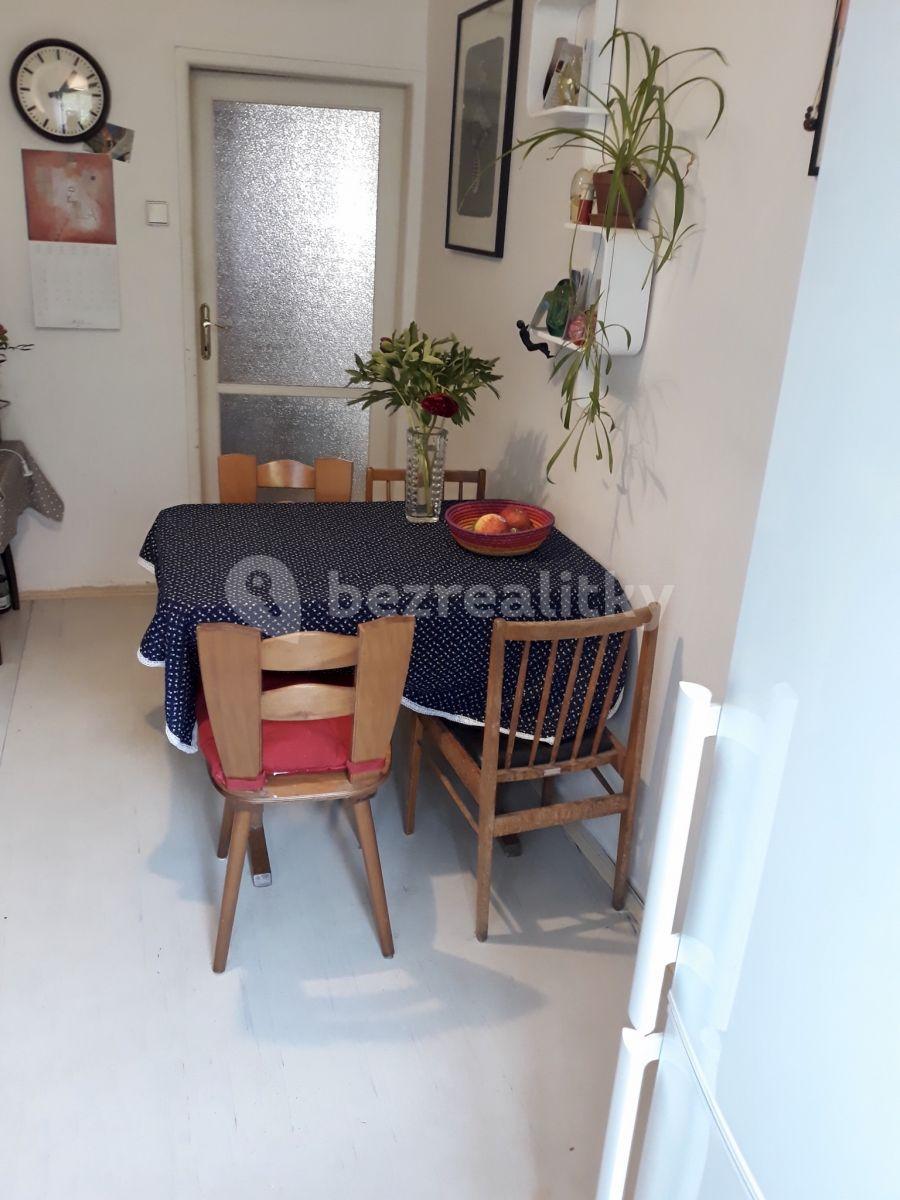 2 bedroom flat to rent, 64 m², Lucemburská, Prague, Prague