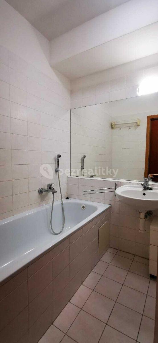 Small studio flat to rent, 25 m², Zadunajská cesta, Petržalka, Bratislavský Region