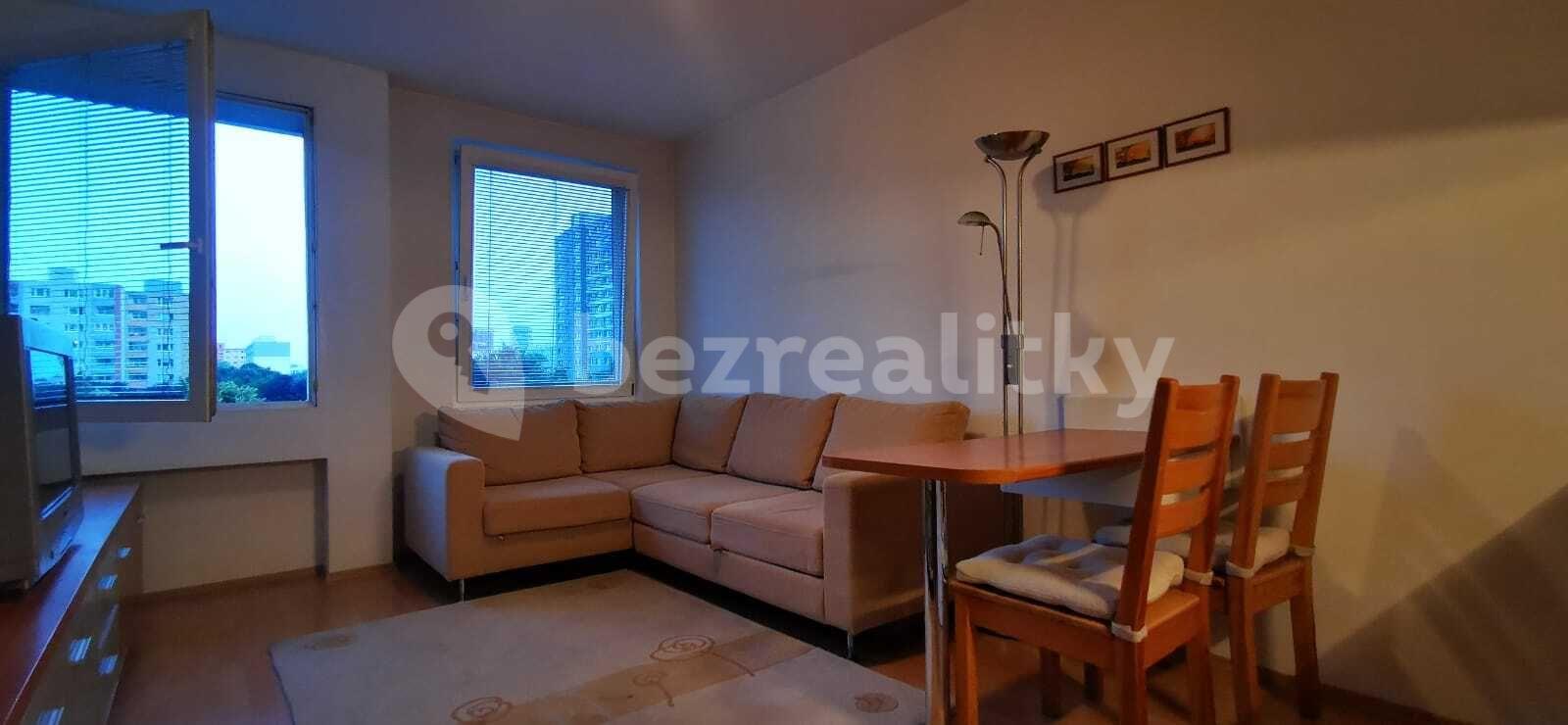 Small studio flat to rent, 25 m², Zadunajská cesta, Petržalka, Bratislavský Region