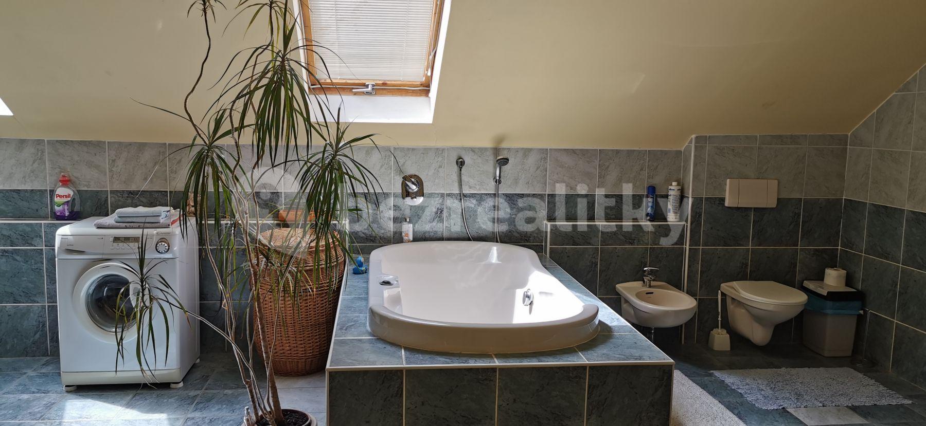 4 bedroom flat to rent, 180 m², Jiskrova, Prague, Prague