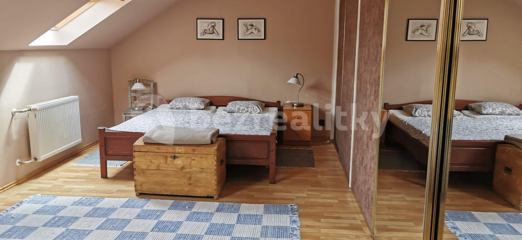 4 bedroom flat to rent, 180 m², Jiskrova, Prague, Prague