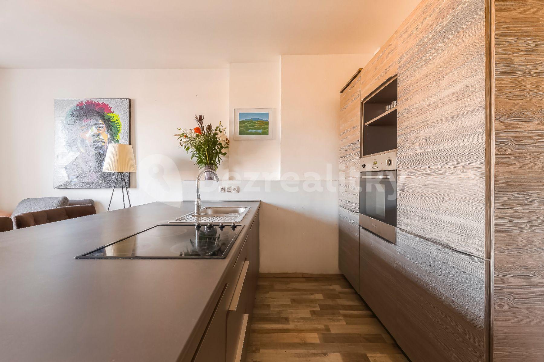 2 bedroom with open-plan kitchen flat to rent, 100 m², Tolstého, Prague, Prague