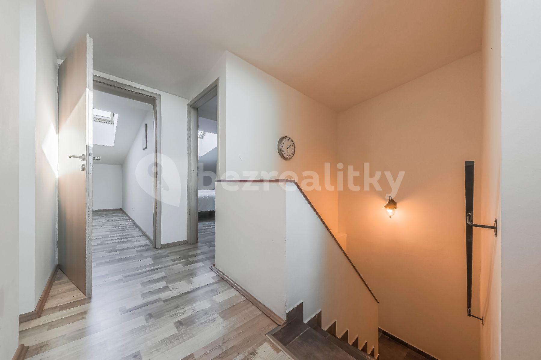 2 bedroom with open-plan kitchen flat to rent, 100 m², Tolstého, Prague, Prague