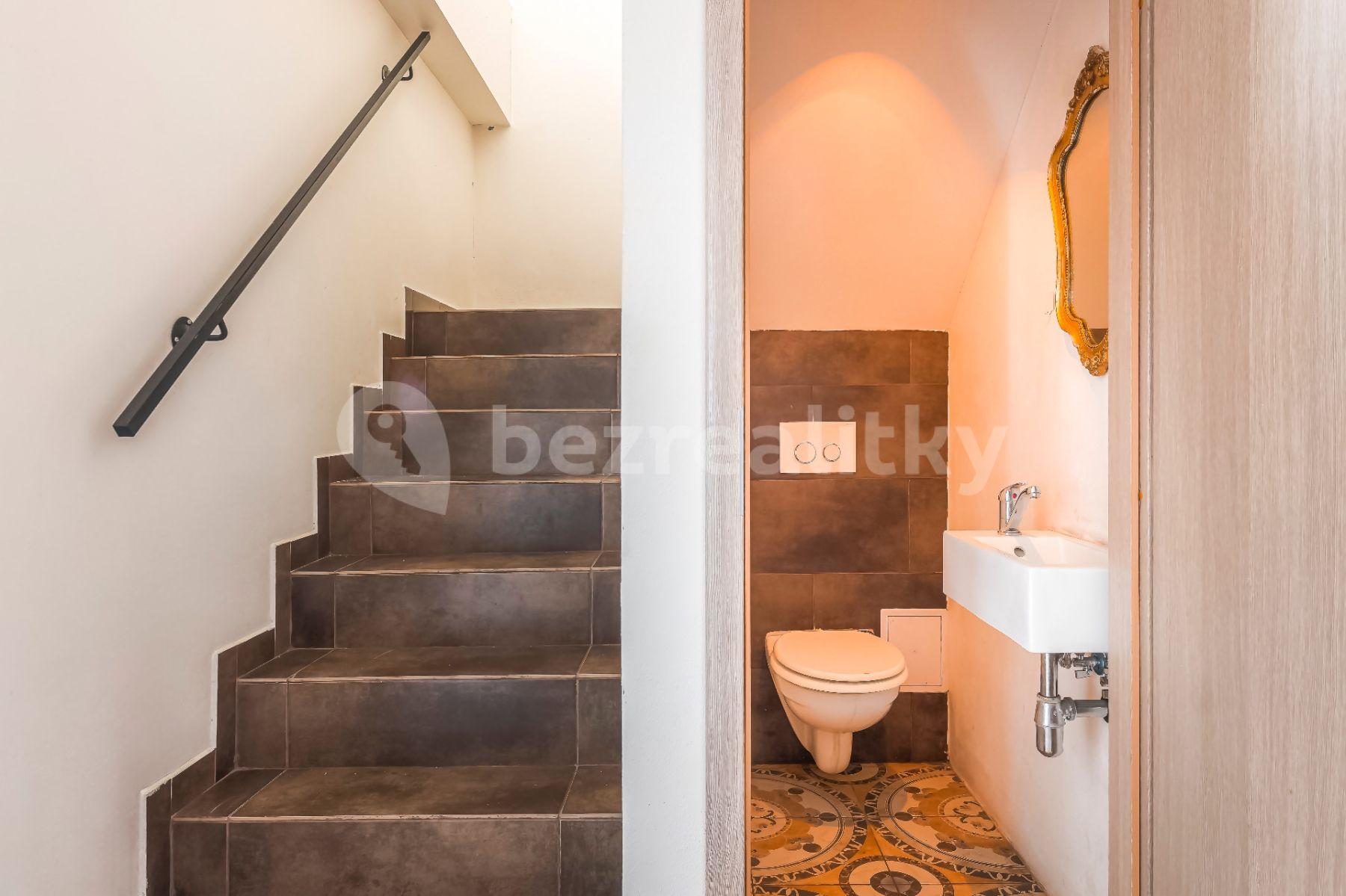 2 bedroom with open-plan kitchen flat to rent, 100 m², Tolstého, Prague, Prague