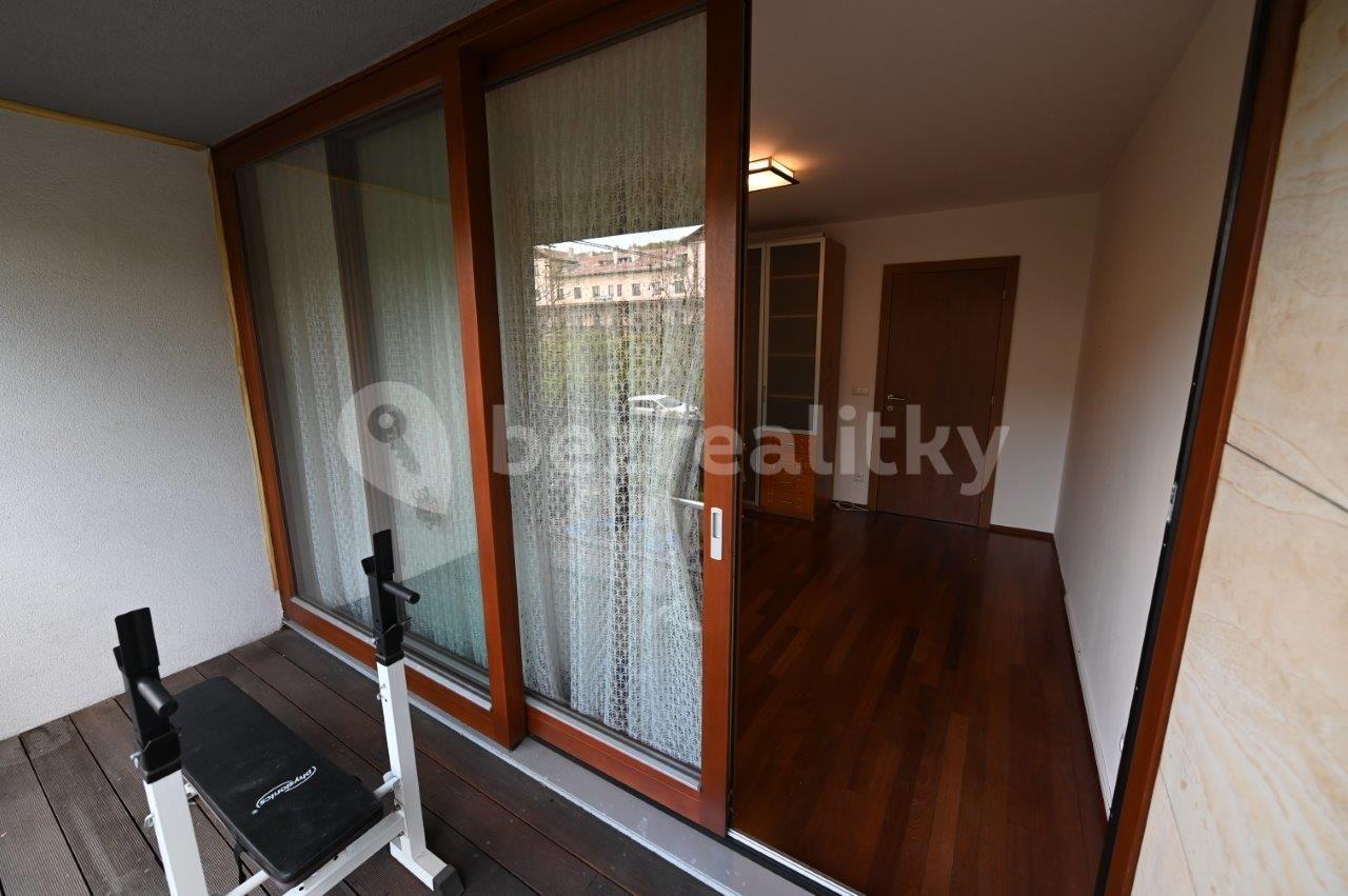 2 bedroom with open-plan kitchen flat to rent, 115 m², Podnádražní, Prague, Prague