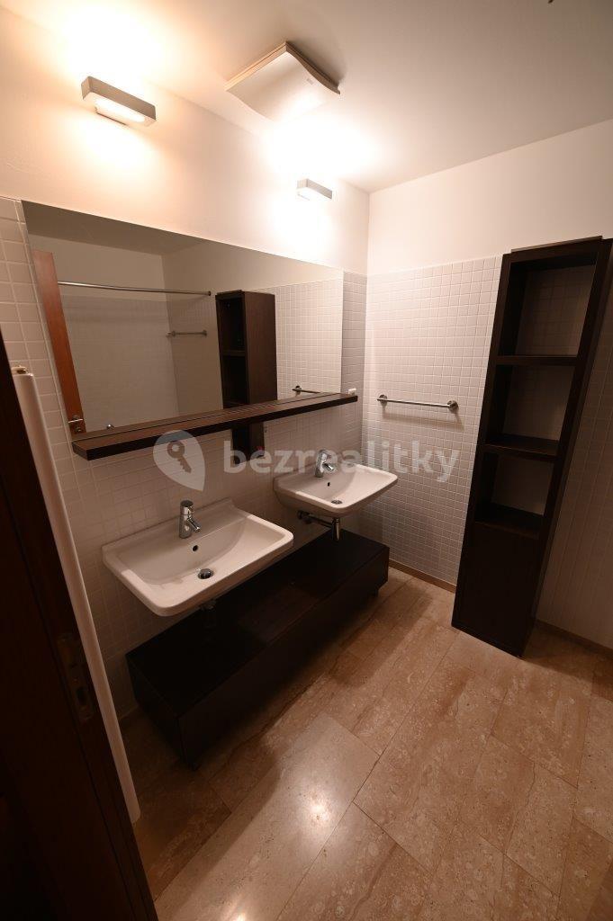 2 bedroom with open-plan kitchen flat to rent, 115 m², Podnádražní, Prague, Prague