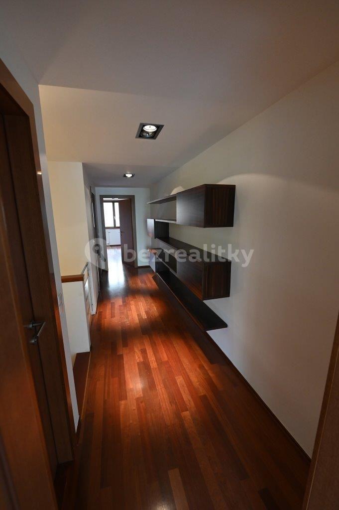 2 bedroom with open-plan kitchen flat to rent, 115 m², Podnádražní, Prague, Prague