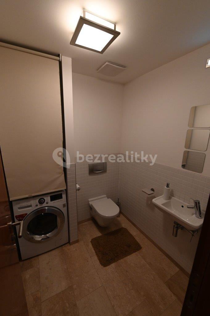 2 bedroom with open-plan kitchen flat to rent, 115 m², Podnádražní, Prague, Prague