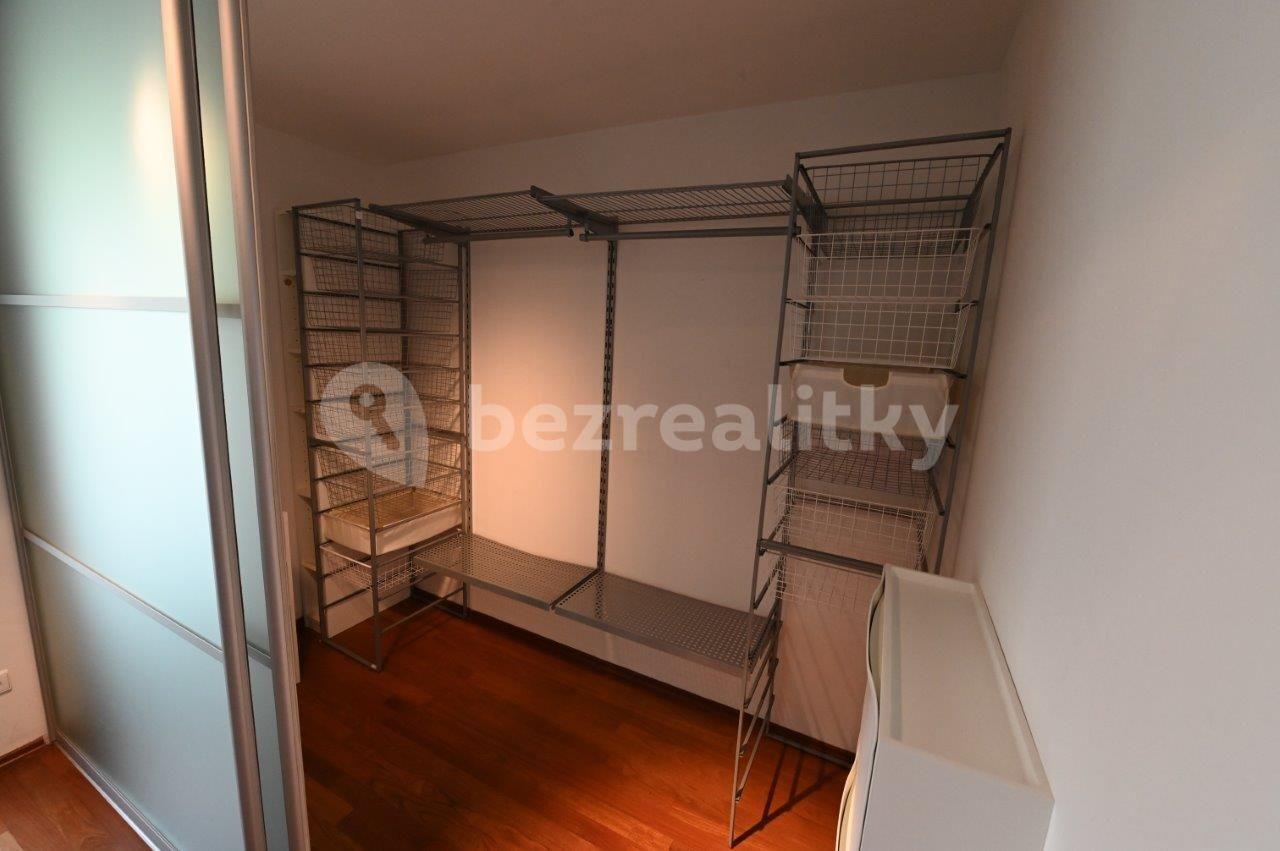 2 bedroom with open-plan kitchen flat to rent, 115 m², Podnádražní, Prague, Prague