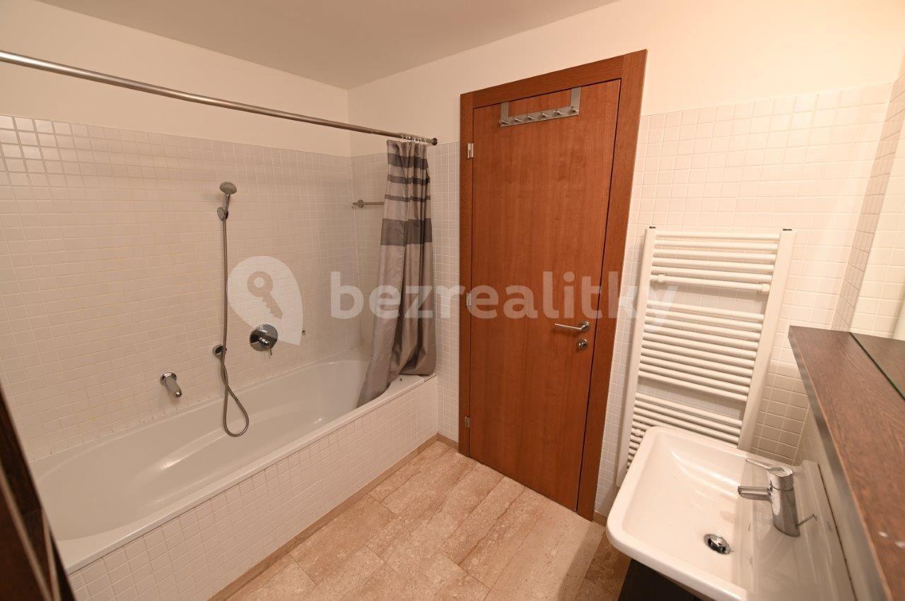 2 bedroom with open-plan kitchen flat to rent, 115 m², Podnádražní, Prague, Prague