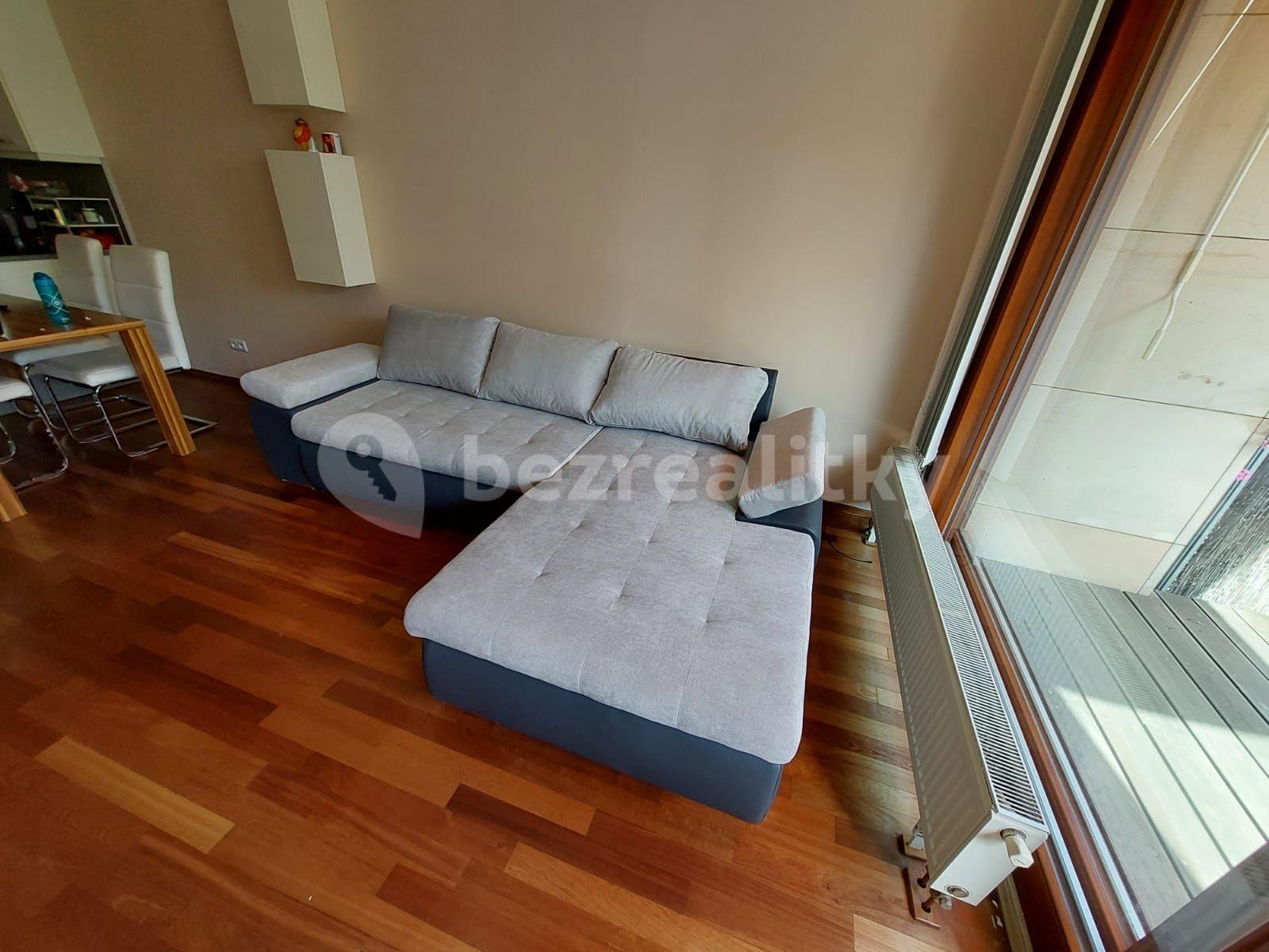 2 bedroom with open-plan kitchen flat to rent, 115 m², Podnádražní, Prague, Prague