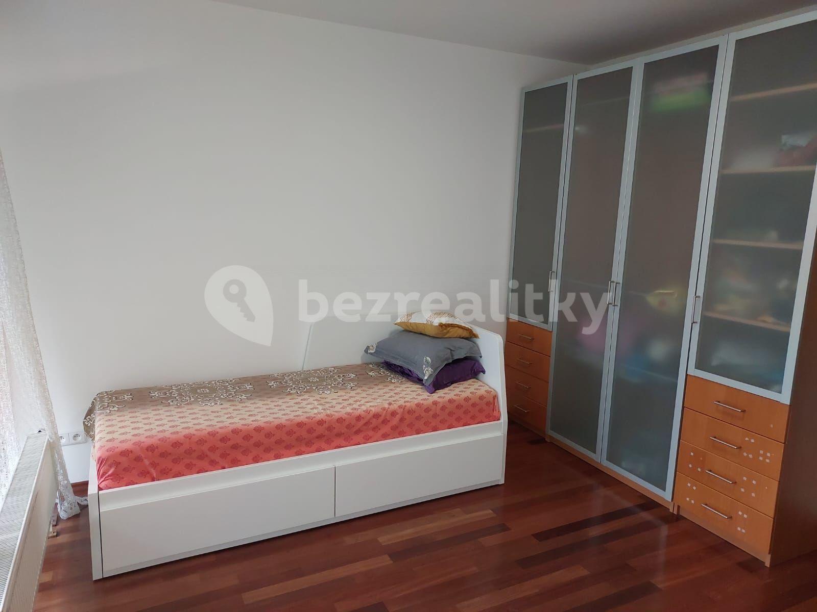 2 bedroom with open-plan kitchen flat to rent, 115 m², Podnádražní, Prague, Prague