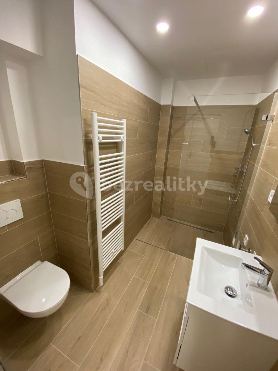 Small studio flat to rent, 27 m², U Obecního dvora, Prague, Prague