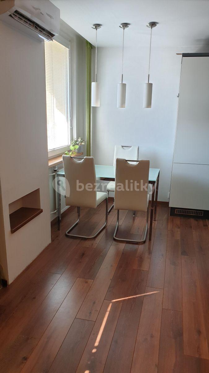 2 bedroom with open-plan kitchen flat to rent, 78 m², Petržílkova, Prague, Prague