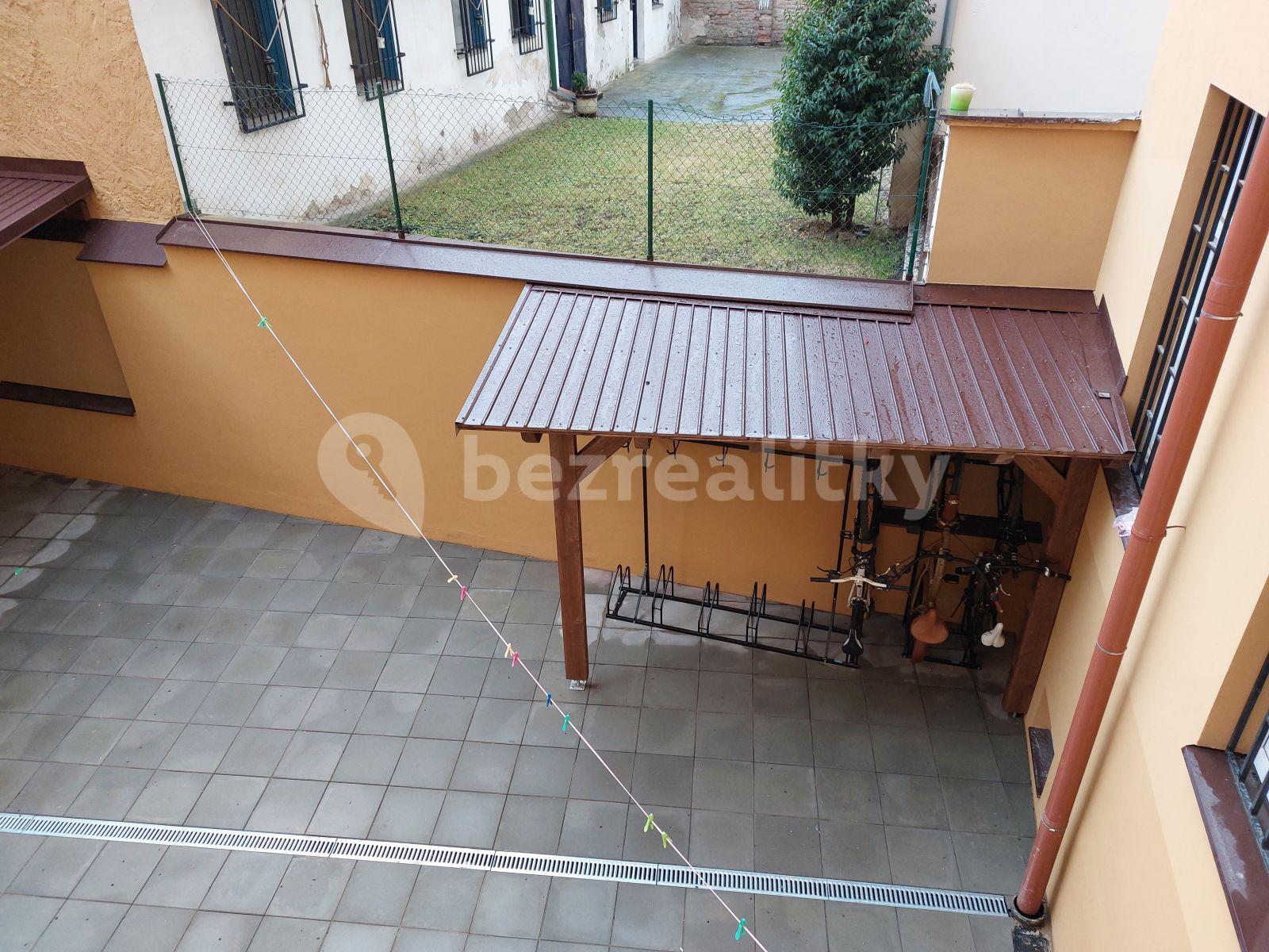 Studio flat to rent, 16 m², Křížová, Prague, Prague