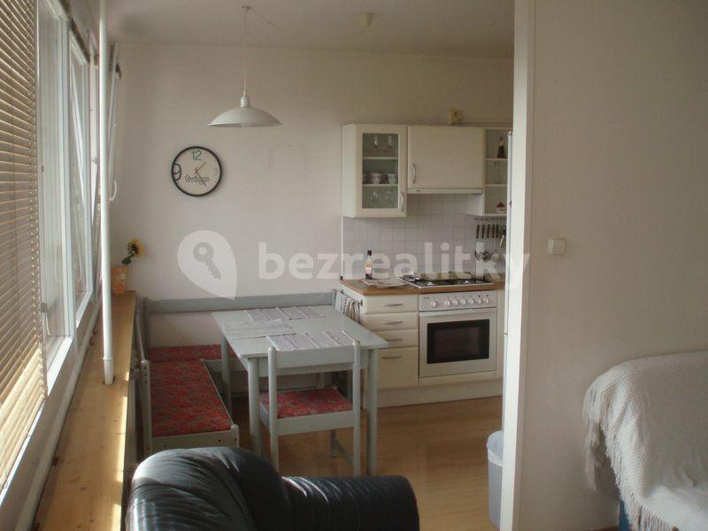 4 bedroom flat to rent, 68 m², Mimoňská, Prague, Prague