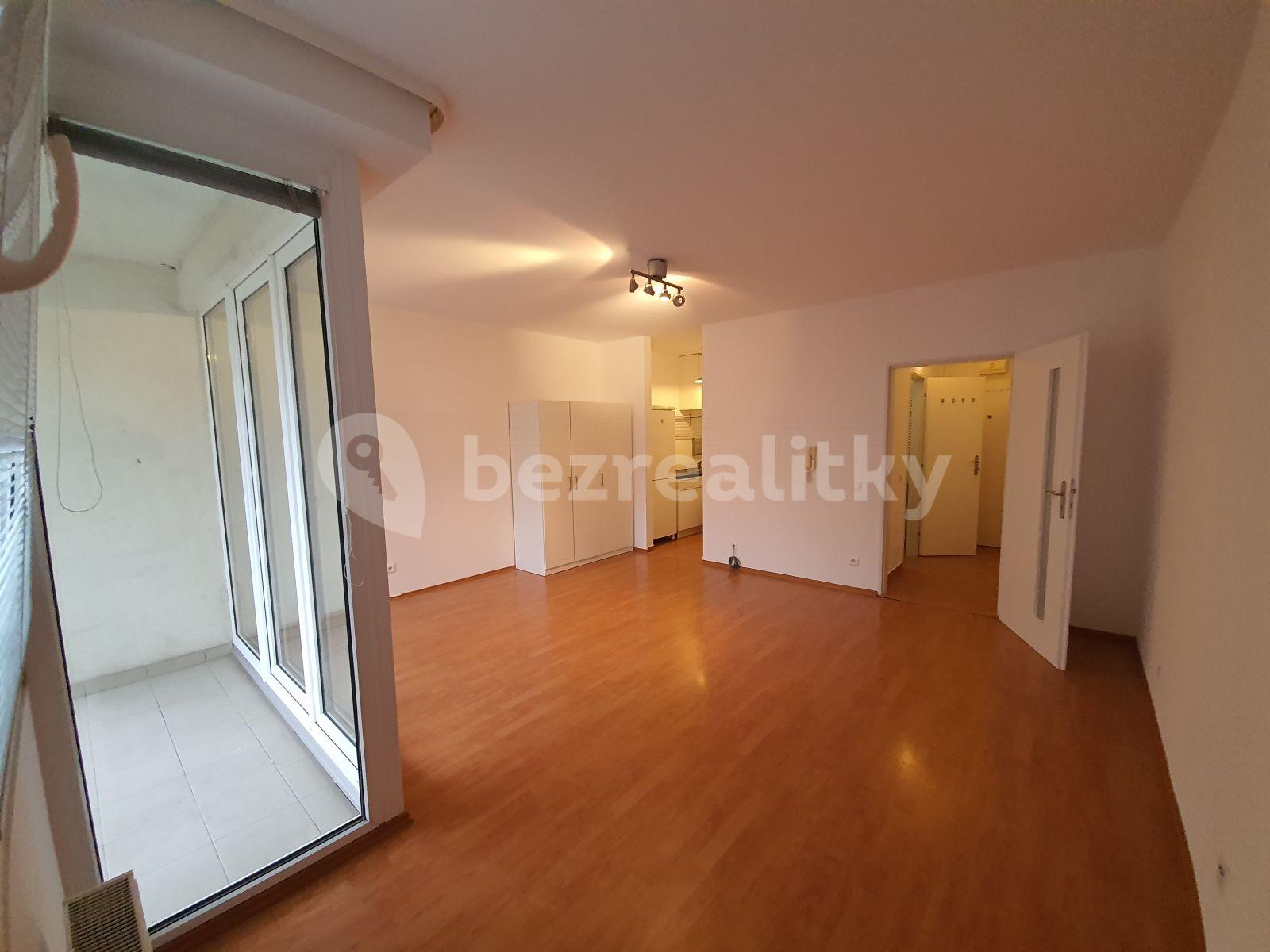 Studio flat to rent, 33 m², Kloboučnická, Prague, Prague