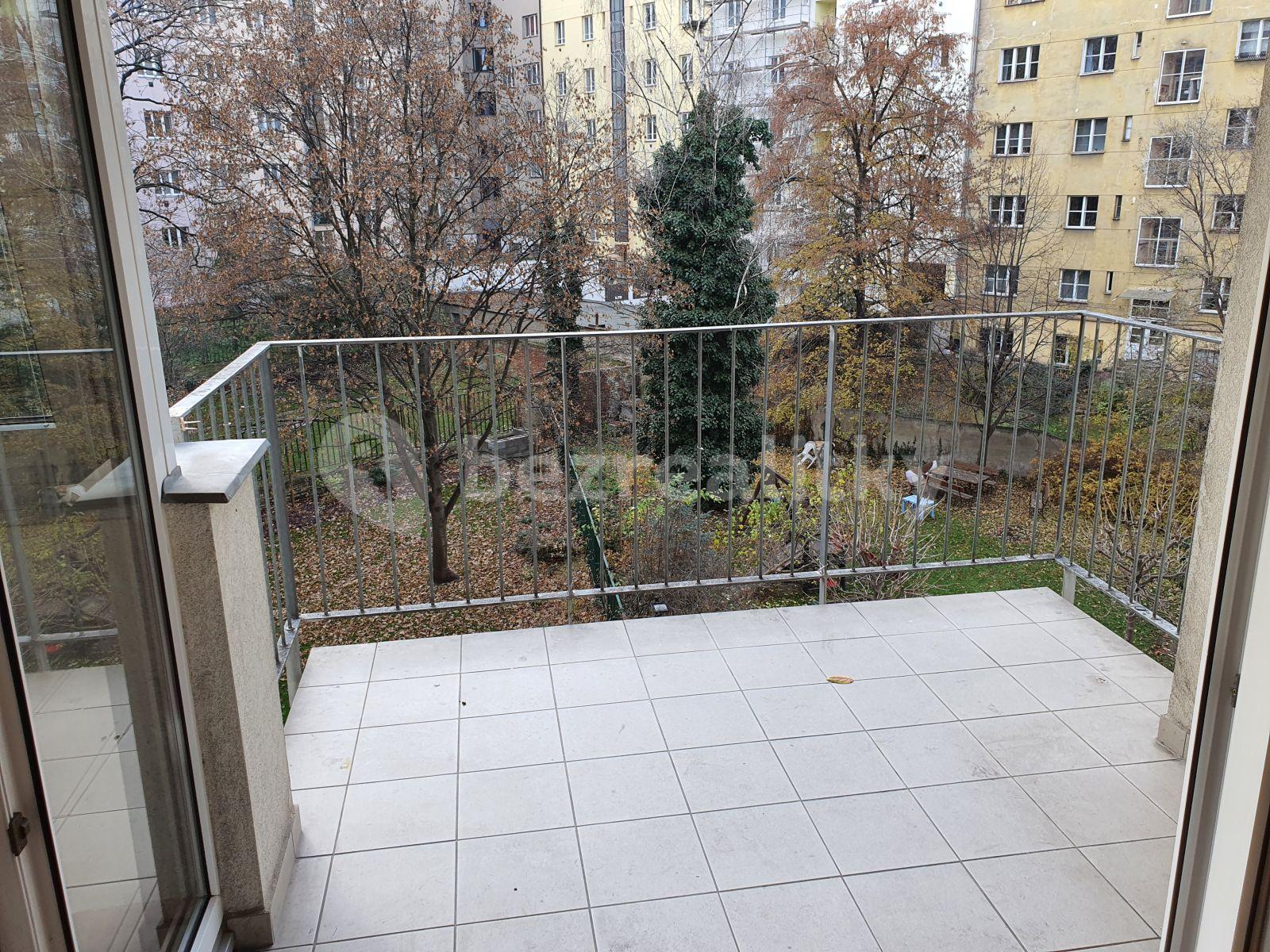 Studio flat to rent, 33 m², Kloboučnická, Prague, Prague