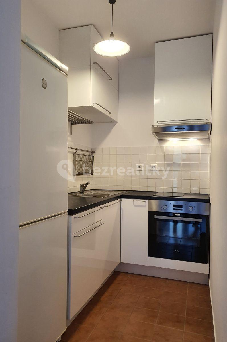 Studio flat to rent, 33 m², Kloboučnická, Prague, Prague