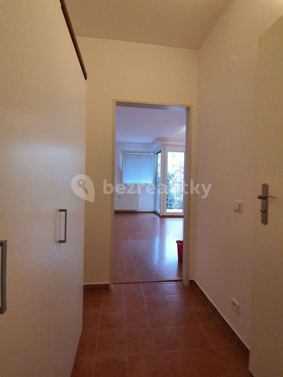 Studio flat to rent, 33 m², Kloboučnická, Prague, Prague