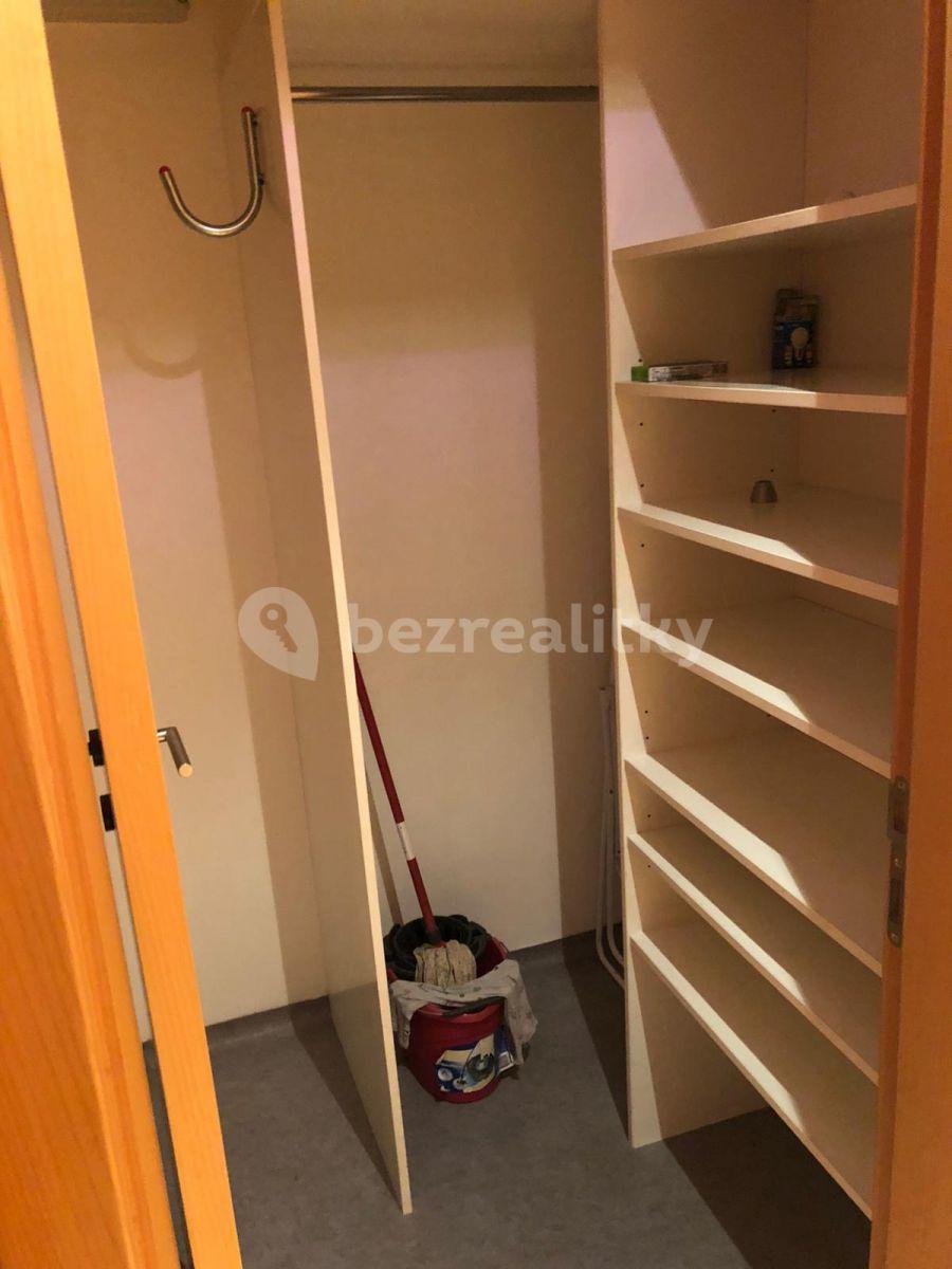 2 bedroom with open-plan kitchen flat to rent, 90 m², Vršovická, Prague, Prague