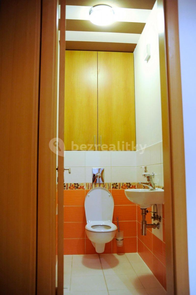 2 bedroom with open-plan kitchen flat to rent, 90 m², Vršovická, Prague, Prague