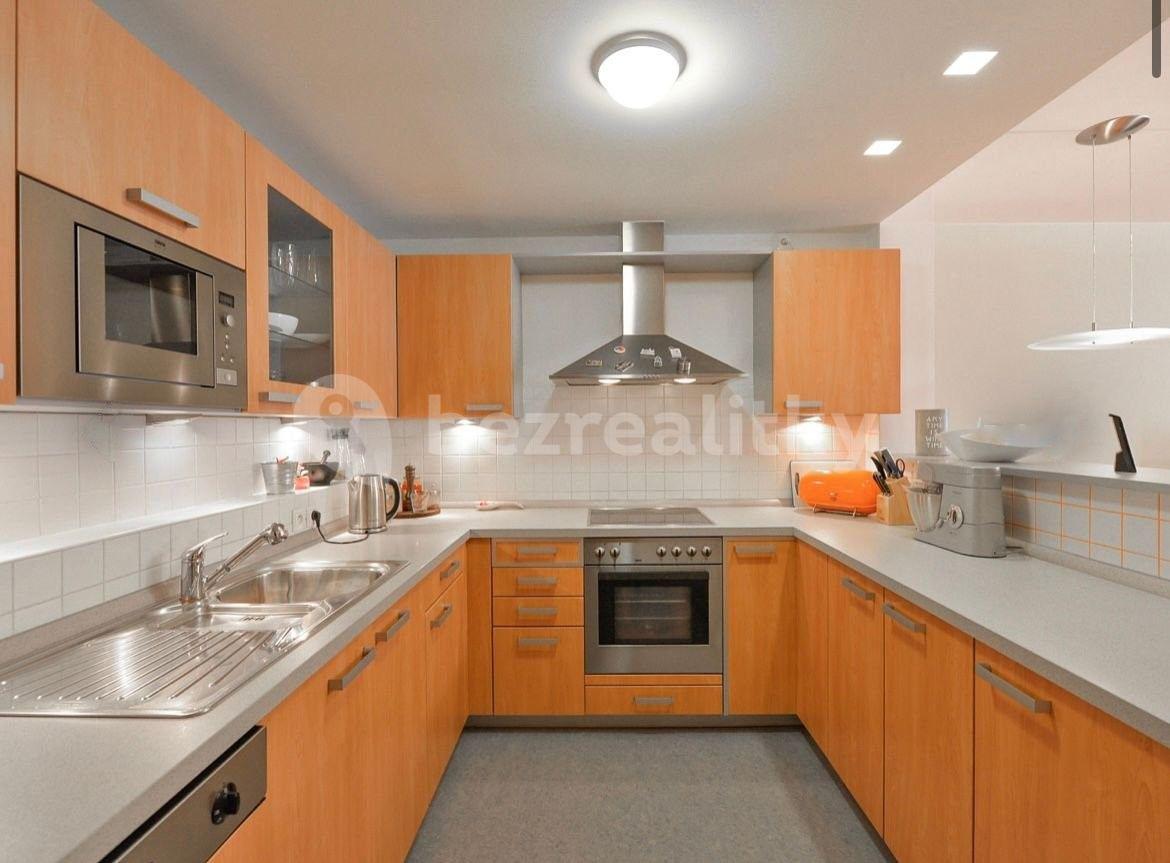 2 bedroom with open-plan kitchen flat to rent, 90 m², Vršovická, Prague, Prague