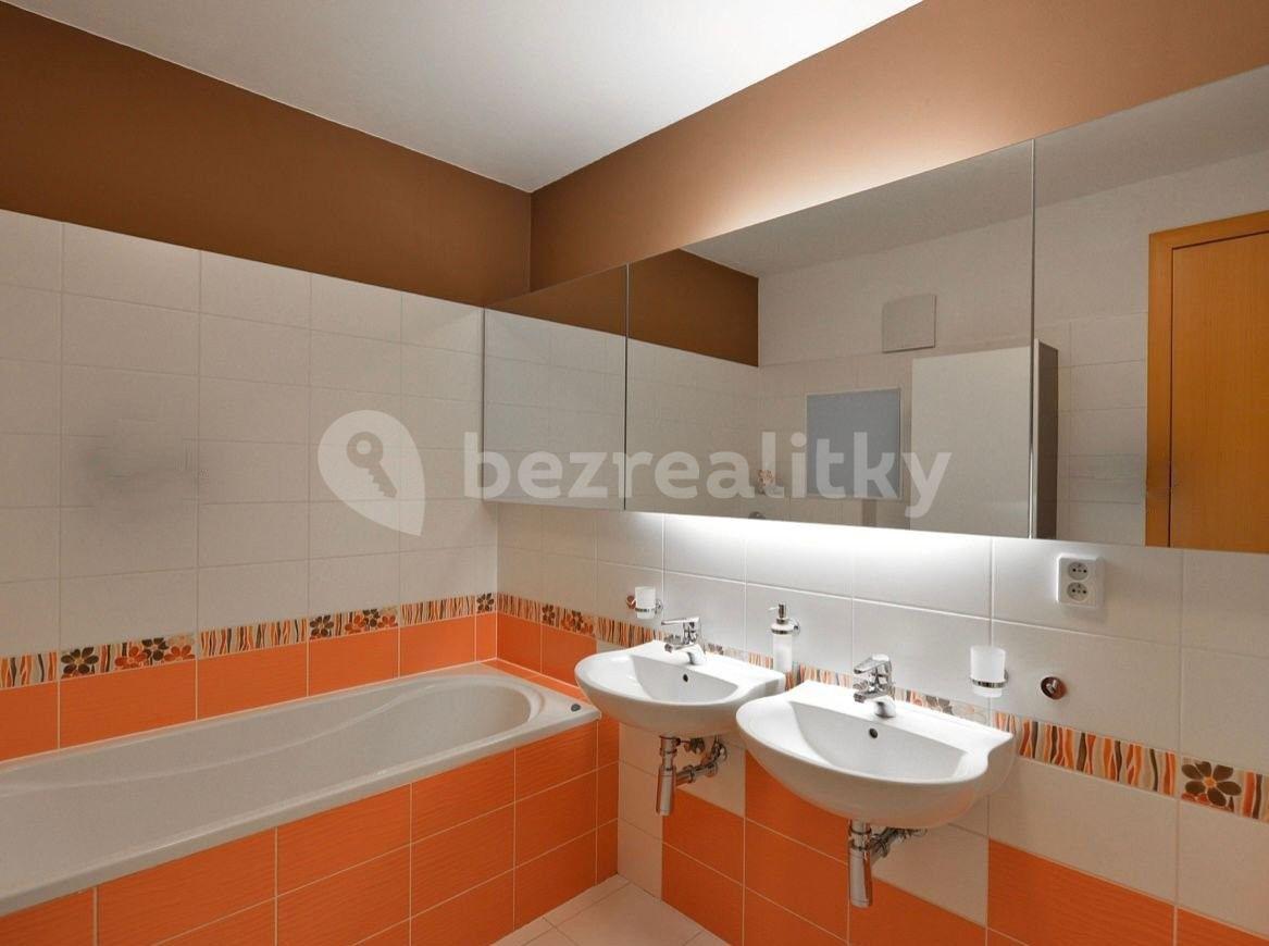 2 bedroom with open-plan kitchen flat to rent, 90 m², Vršovická, Prague, Prague