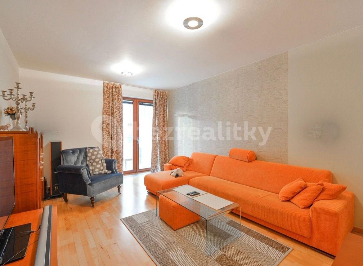 2 bedroom with open-plan kitchen flat to rent, 90 m², Vršovická, Prague, Prague