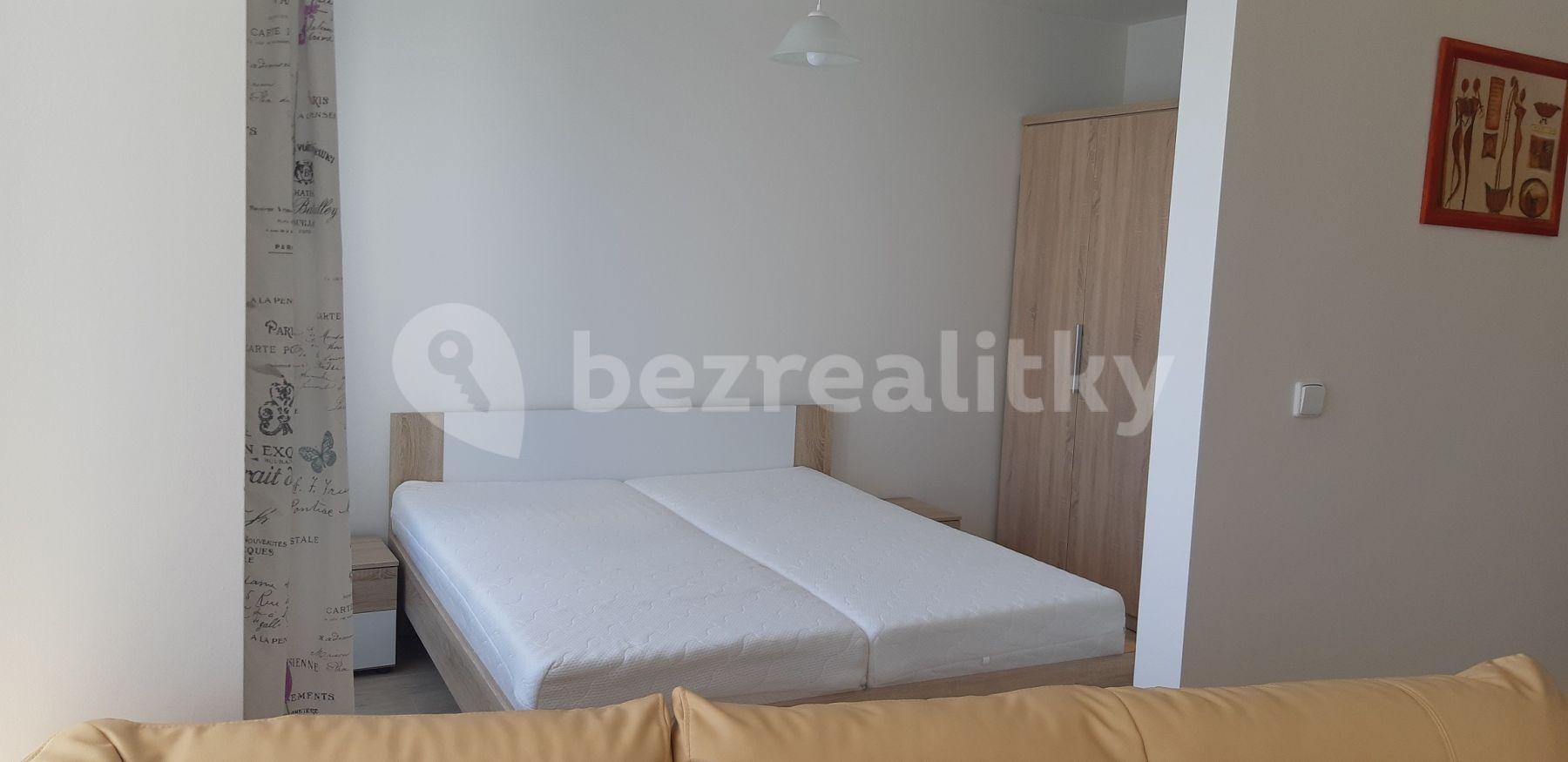 Studio flat to rent, 50 m², Náměstí Junkových, Prague, Prague