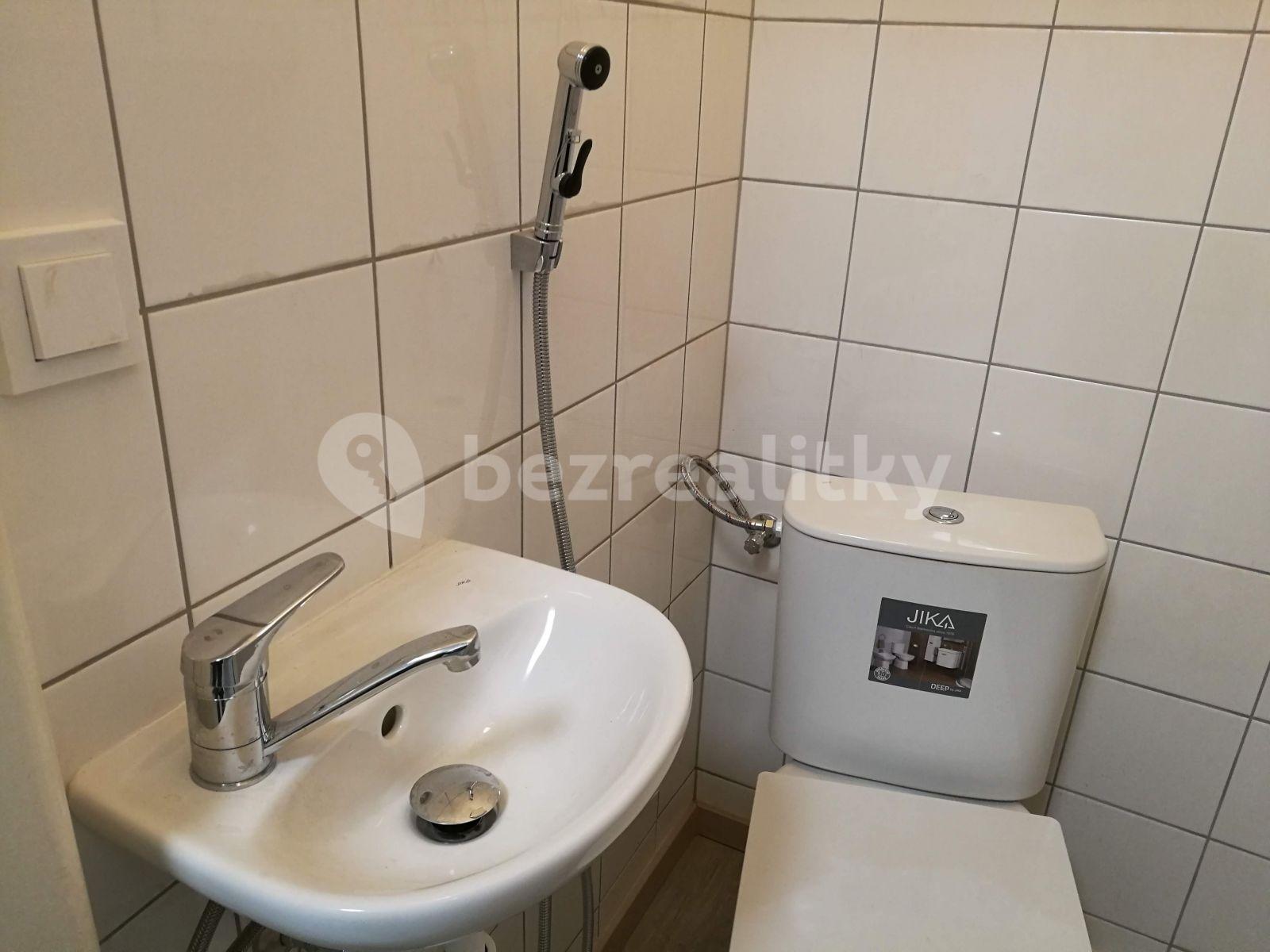 2 bedroom flat to rent, 56 m², Podbabská, Prague, Prague