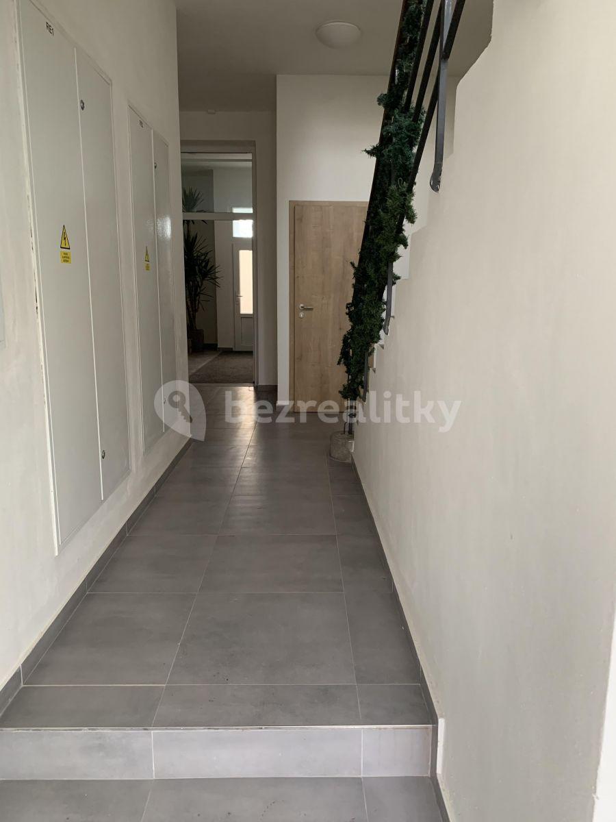 1 bedroom with open-plan kitchen flat to rent, 51 m², Husova, Pardubice, Pardubický Region