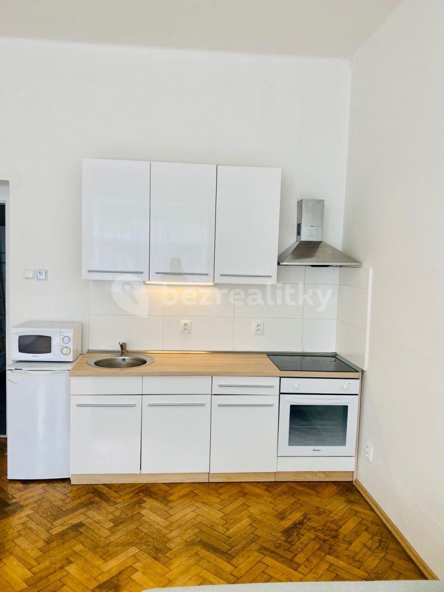 1 bedroom with open-plan kitchen flat to rent, 51 m², Husova, Pardubice, Pardubický Region