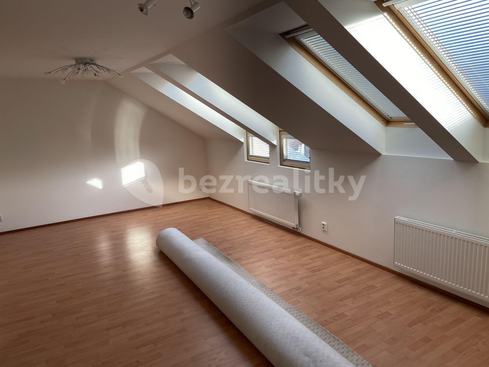 4 bedroom with open-plan kitchen flat to rent, 170 m², Žampiónová, Prague, Prague