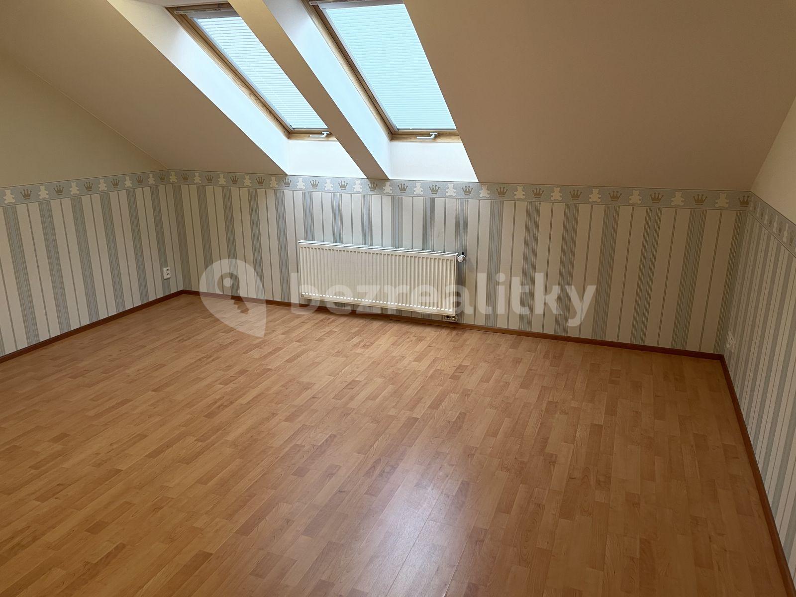 4 bedroom with open-plan kitchen flat to rent, 170 m², Žampiónová, Prague, Prague