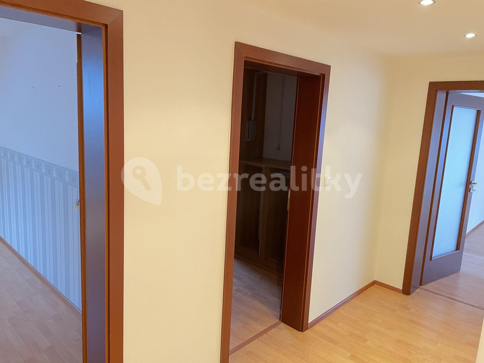 4 bedroom with open-plan kitchen flat to rent, 170 m², Žampiónová, Prague, Prague