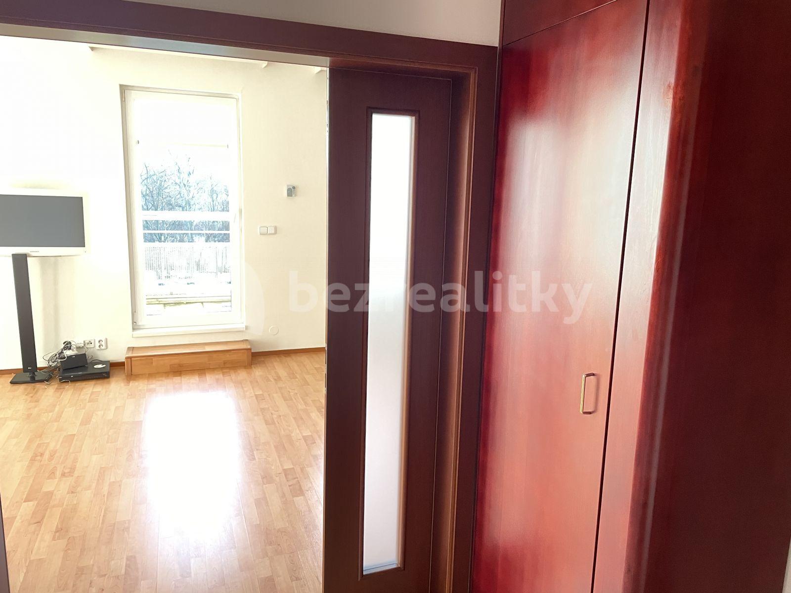 4 bedroom with open-plan kitchen flat to rent, 170 m², Žampiónová, Prague, Prague