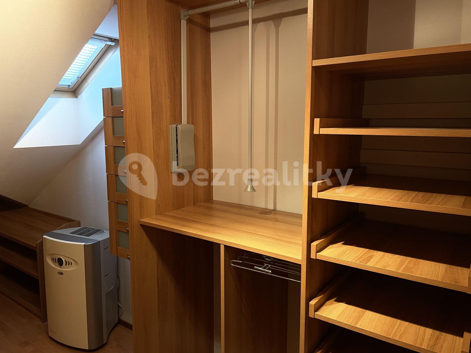 4 bedroom with open-plan kitchen flat to rent, 170 m², Žampiónová, Prague, Prague