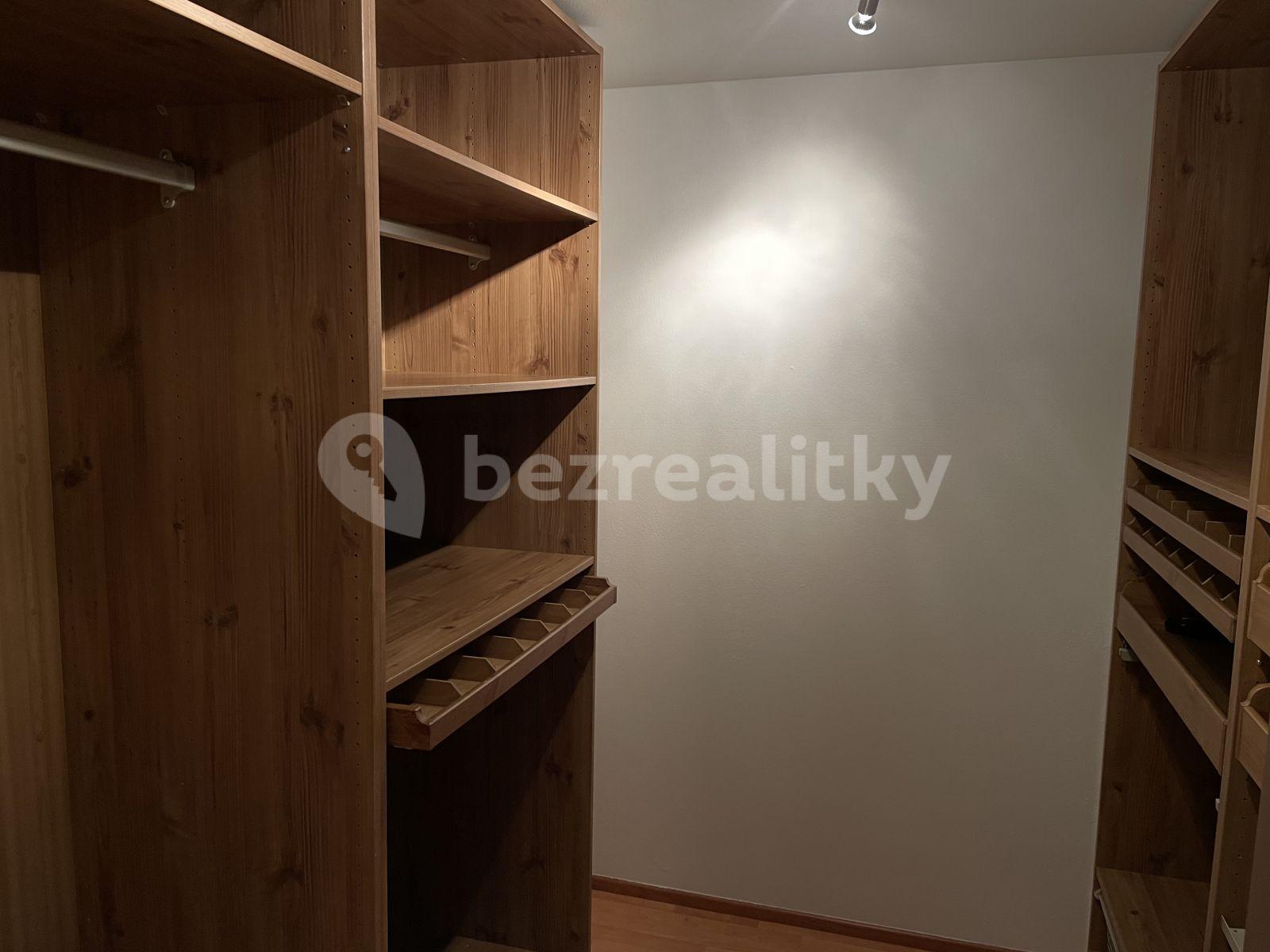 4 bedroom with open-plan kitchen flat to rent, 170 m², Žampiónová, Prague, Prague