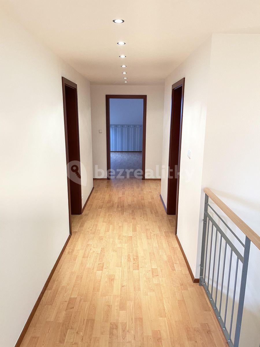 4 bedroom with open-plan kitchen flat to rent, 170 m², Žampiónová, Prague, Prague