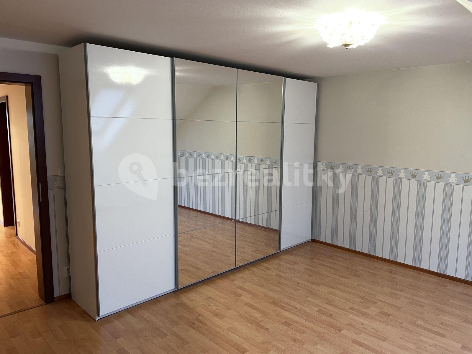 4 bedroom with open-plan kitchen flat to rent, 170 m², Žampiónová, Prague, Prague