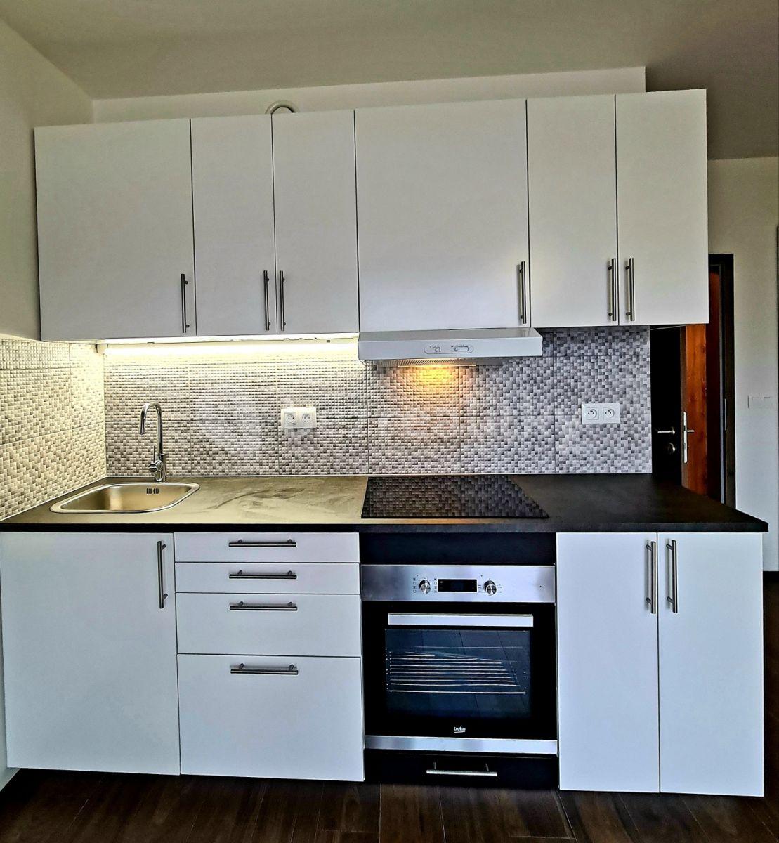 Studio flat to rent, 33 m², Šífařská, Prague, Prague